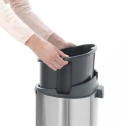 Brabantia Touch Bin Prullenbak - 40 L - Matt Steel Fingerprint Proof -Beste Woninginrichting Winkel 1200x1200 525