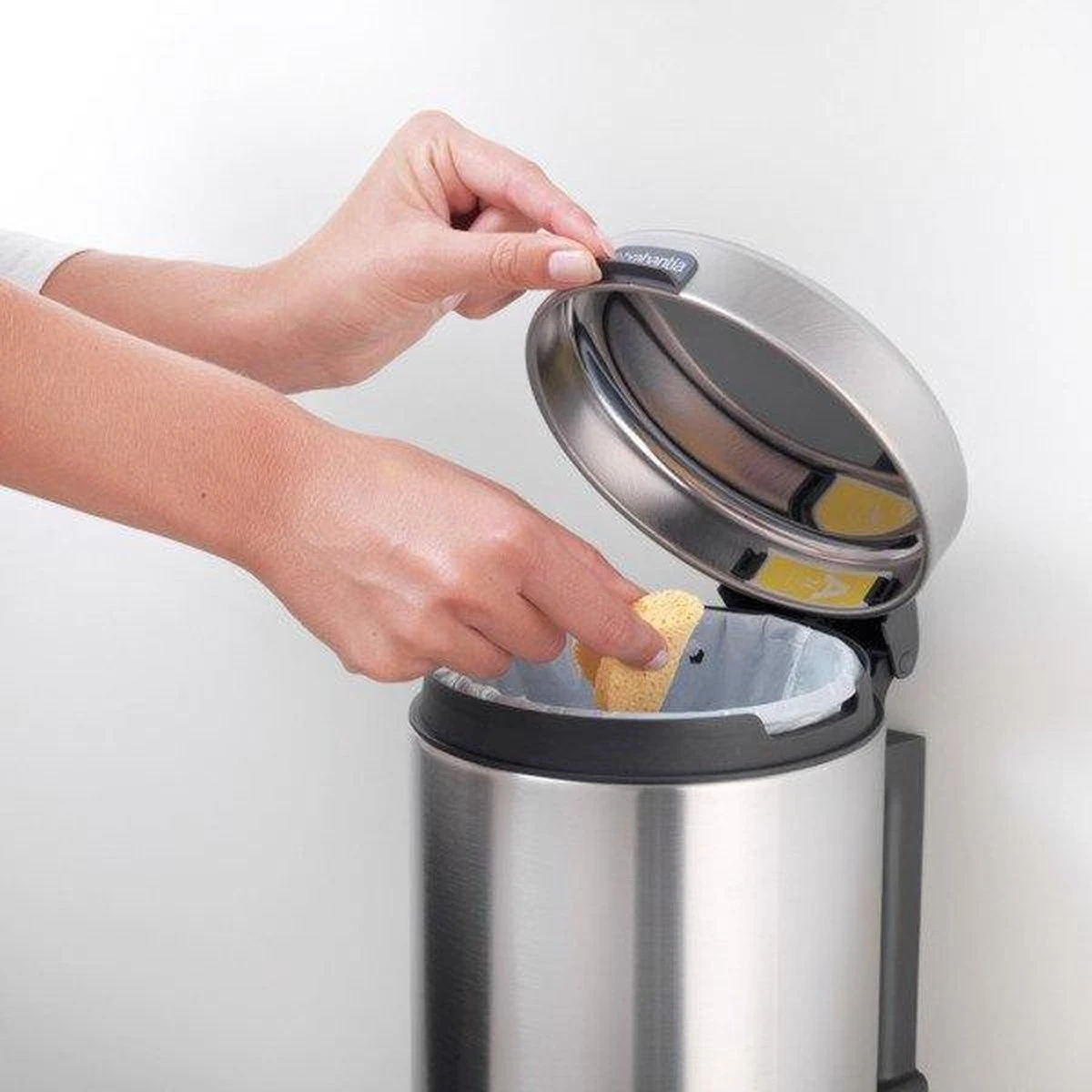 Brabantia NewIcon Wandprullenbak - 3 L - Matt Steel 14 Brabantia NewIcon Wandprullenbak - 3 L - Matt Steel - Afbeelding 14