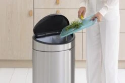 Brabantia Touch Bin Prullenbak - 40 L - Matt Steel Fingerprint Proof -Beste Woninginrichting Winkel 1200x799 10