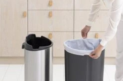 Brabantia Touch Bin Prullenbak - 40 L - Matt Steel Fingerprint Proof -Beste Woninginrichting Winkel 1200x799 9