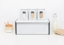 Brabantia Broodtrommel - Met Klepdeksel - White -Beste Woninginrichting Winkel 1200x858 1