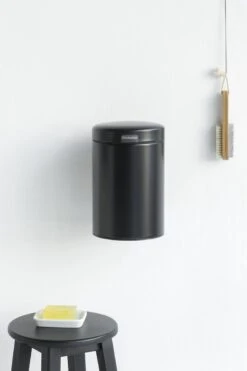 Brabantia NewIcon Wandprullenbak - 3 L - Matt Black -Beste Woninginrichting Winkel 799x1200 3