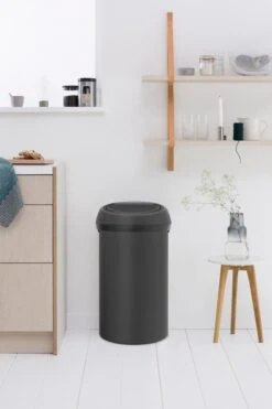 Brabantia Touch Bin Prullenbak - 60 L - Mineral Infinite Grey -Beste Woninginrichting Winkel 800x1200 12