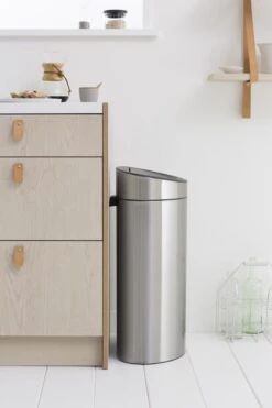 Brabantia Touch Bin Prullenbak - 40 L - Matt Steel Fingerprint Proof -Beste Woninginrichting Winkel 800x1200 9